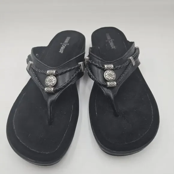 MinneTonka Silverthorne Thong Sandals Size 10 Womens Black Leather Concho - Picture 2 of 6
